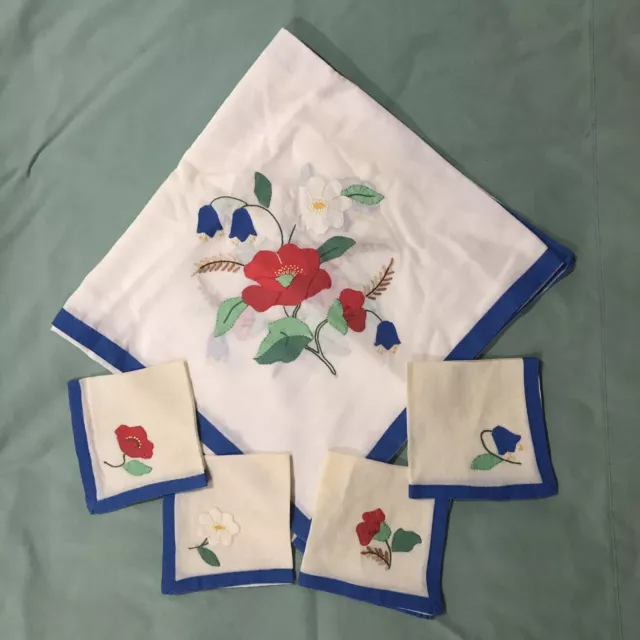 Vintage 1940’s Square Floral Appliqué Embroidery Tablecloth 41”x41” + 4 Napkins