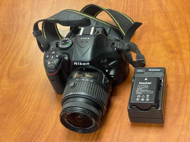Nikon D5200 24.1MP Digital Camera Black Body w/ AF-S DX 18-55mm VR Lens