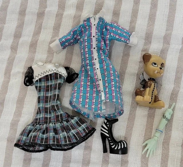 Monster High Robe ROBE MONSTER HIGH Frankie Stein School's Out & 1st Wave avant-bras ...