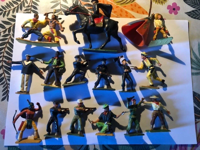 Enchères Lot 123 - Starlux Lot de figurines en plastique, la