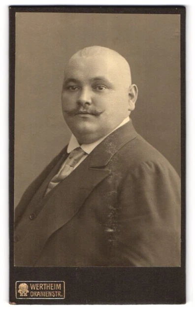 Fotografie Atelier Wertheim, Berlin, Oranienstr., Portrait stattlicher junger M