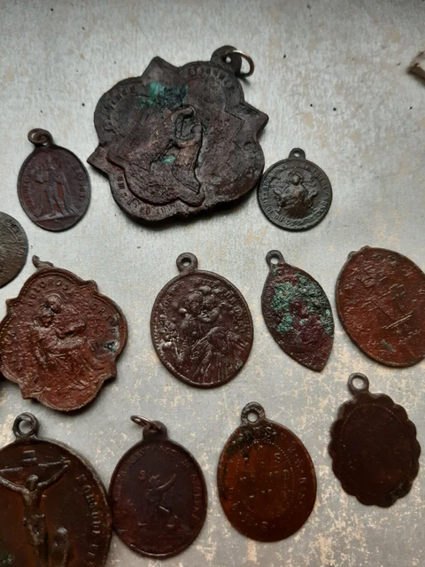 SCHROTT Kirche- Kreuze Amulette christliche Anhänger Wehrmachtsamulett Abrißfund 3