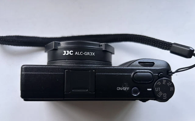 RICOH GR IIIx Camera - Black Excellent cond. 3 batteries  retractable lens cap 3