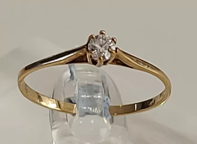 9ct Yellow Gold Diamond Solitaire Ring Size M Beautiful