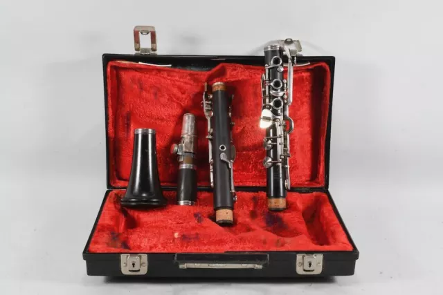 J92B45 Clarinet F. Arthur Uebel with Suitcase, 621-731262 J92B45 Clarinet F. Arthur Uebel with Suitcase, 621-731262