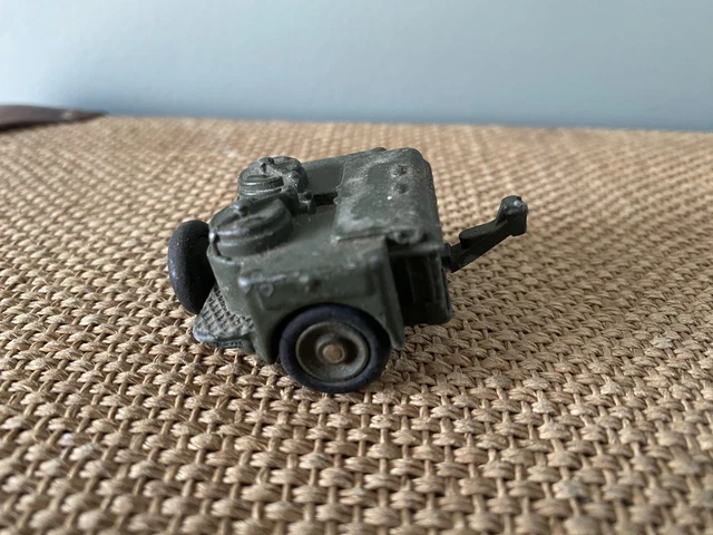 La cheminée de la cuisine roulante militaire miniature Dinky Toys