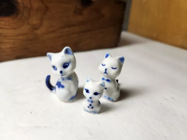 Vintage Lot Miniature Blue White Delft Kitty Cat Figurines