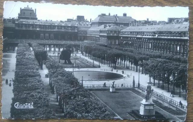 Carte postale ancienne animée Paris Le Palais Royal et les Jardins CPA