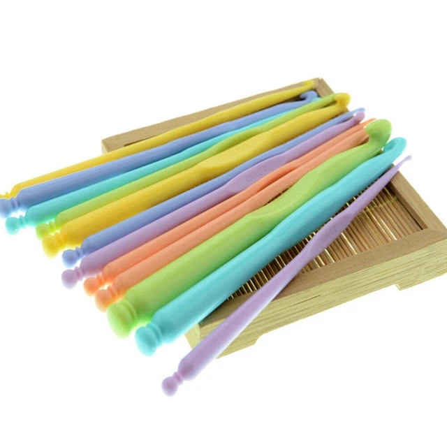 Colorido juego de ganchos de ganchillo de 12 piezas perfecto para todos los niveles de experiencia