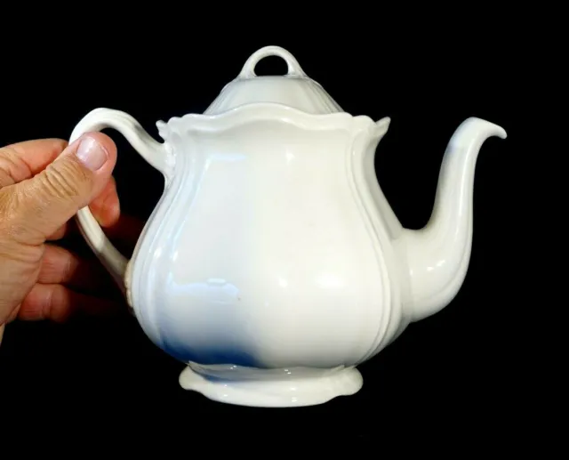 Beautiful Wedgwood Queen's Plain / Queens Shape Teapot