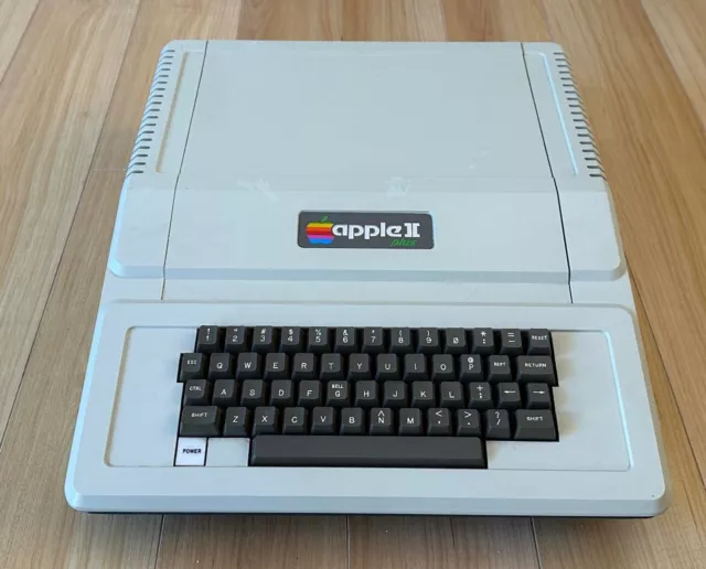 Apple II Plus 64KB A2S1048, Works! Clean!