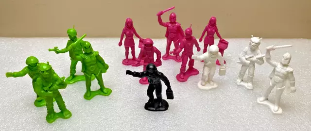 Lot of 13 Vintage 1970s Tim Mee Galaxy Laser Space Team Aliens Plastic Figures