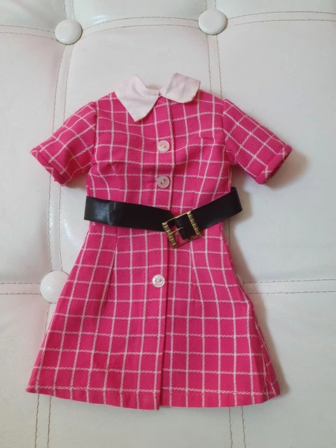 Poupée Cathie de Bella années 1970, son vestiaire et son armoire - Collection