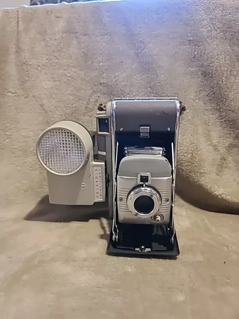 POLAROID FOLDING HIGHLANDER LAND CAMERA MODEL 80 + WINK-LIGHT Flash Model 250