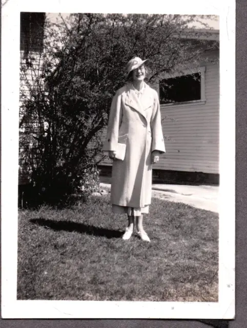 Vintage Photograph Women's Hat/Coat/Purse Fashion Turlock California Old Photo