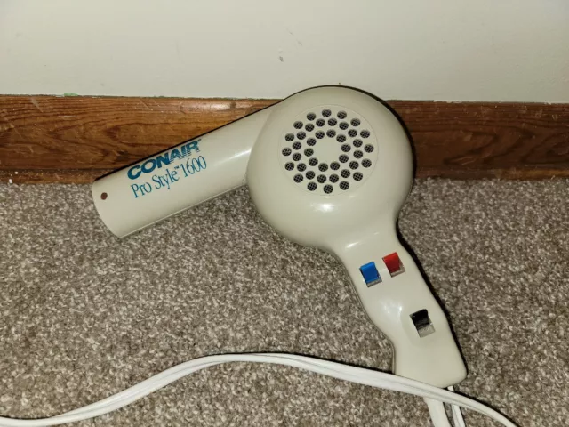Conair Pro Style 1600 White Electric Blow Dryer Model #018A *Tested Works Great Conair Pro Style 1600 White Electric Blow Dryer Model #018A *Tested Works Great