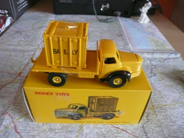 Miniature BERLIET GAK 4x2 porteur bâché jaune et vert – Édition ATLAS DINKY TOYS DIN584 | Collect World