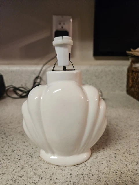 VINTAGE 80'S DECO White Ceramic Post Modern Shell Table Lamp Coastal ...