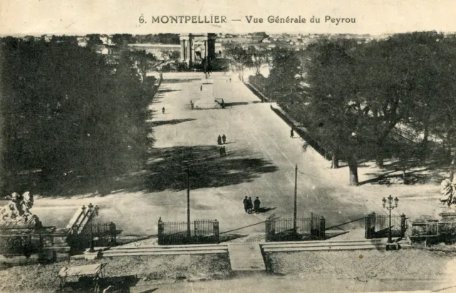 MONTPELLIER LOT 2 cartes Vue générale du Peyrou et Place de la Comédie Théatre