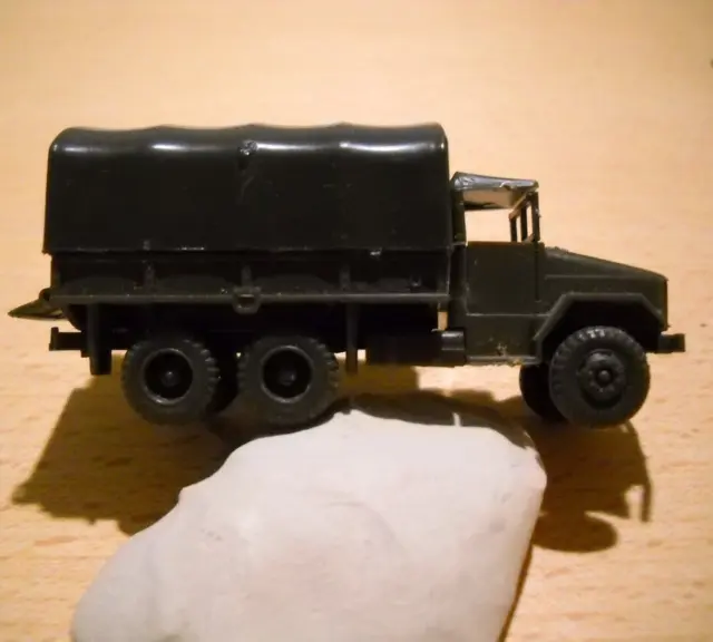 Roco Minitanks # 116 a WW2 US 2 1/2 ton Closed Cab Cargo truck  1:187 scale