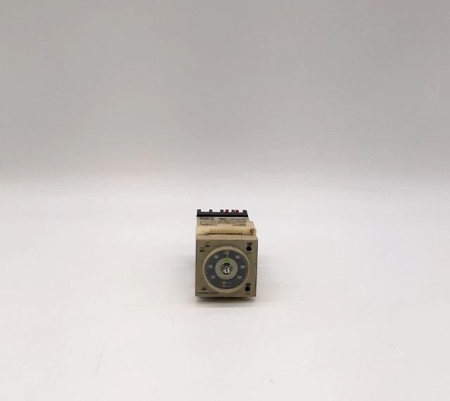 Omron H3CR-F8-300 Timer w/P3G-08 Socket