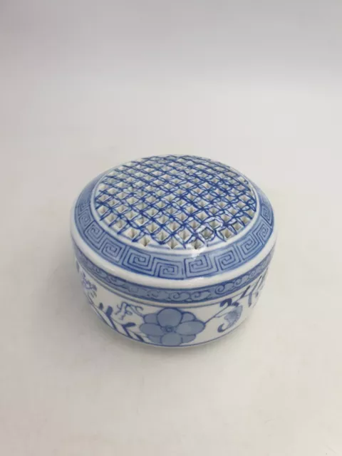 Chinese Blue & White Ceramic Trinket Box Pot Reticulated Pierced Lid Floral