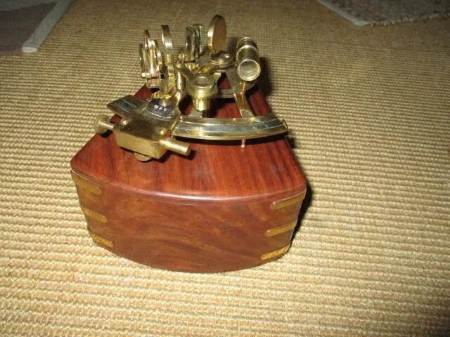 Schöner kleiner Sextant aus Messing in edler Holzbox Nautik Seefahrt Maritim