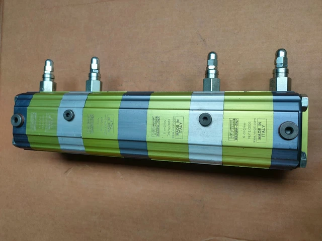 VIVOLO Hydraulic Flow Divider 4 Way Valve, 6 cm3/rev