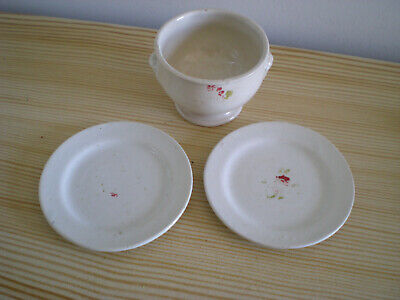k dinette porcelaine jouet début XXème blanc et rouge,soupière assiettes