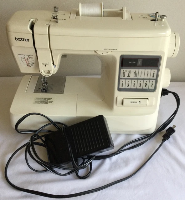 BROTHER XL2010 ZIGZAG Sewing Machine with case cover and Pedal. Tested