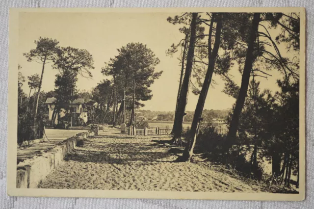 CPA " HOSSEGOR - Chemin de sable réservé pour la promenade autour du Lac