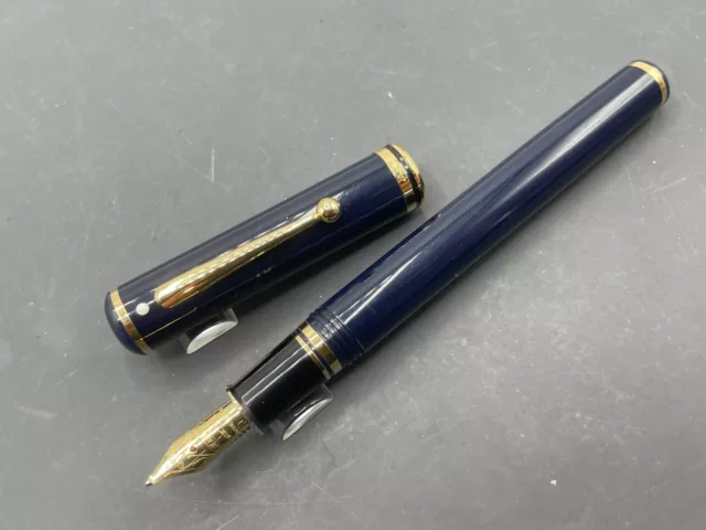 Sheaffer Connoisseur Navy Blue Fountain Pen Broad 18k Nib Gold Trim RARE