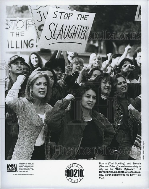 1994 Press Photo Tori Spelling and Shannen Doherty in "Beverly Hills, 90210"