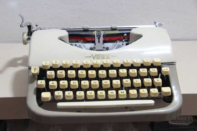 Macchina Da Scrivere Vintage Anni 60 Privat Voss Di Fattura Tedesca Con Custodia