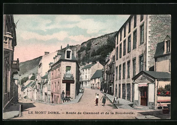 CPA Le Mont-Dore, Route de Clermont et de la Bourboule