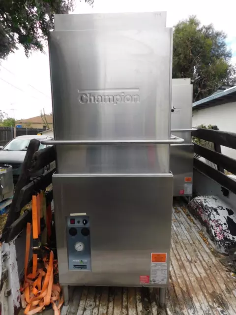 Commercial Dishwasher (Champion)