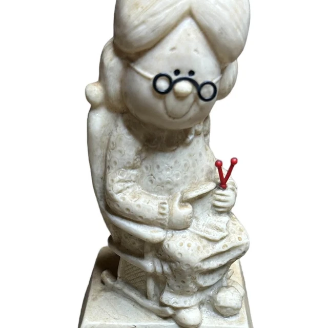 VTG R & W Berries WORLD’S GREATEST GRANDMA Figurine Statuette  1970's