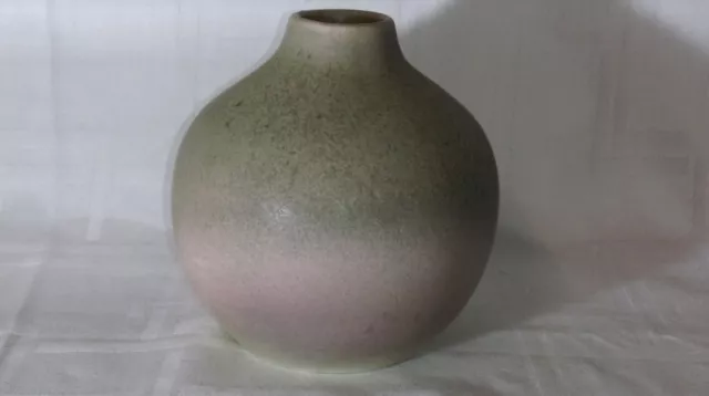 Ancien vase boule nuancé de TIM ORR signé