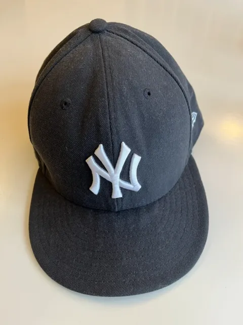 New Era MLB 59Fifty Baseball Cap New York Yankees NY Fitted in Dunkel Grau