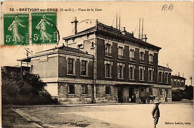 CPA BRETIGNY-sur-ORGE - Place de la Gare (489154)