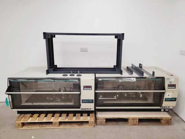 New Brunswick Innova 4400 Floor Standing Shaking Incubator Double Stack Lab