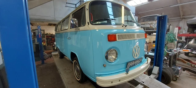 Volkswagen VW T2 bay window micro Kombi bus 1976 Volkswagen VW T2 bay window micro Kombi bus 1976