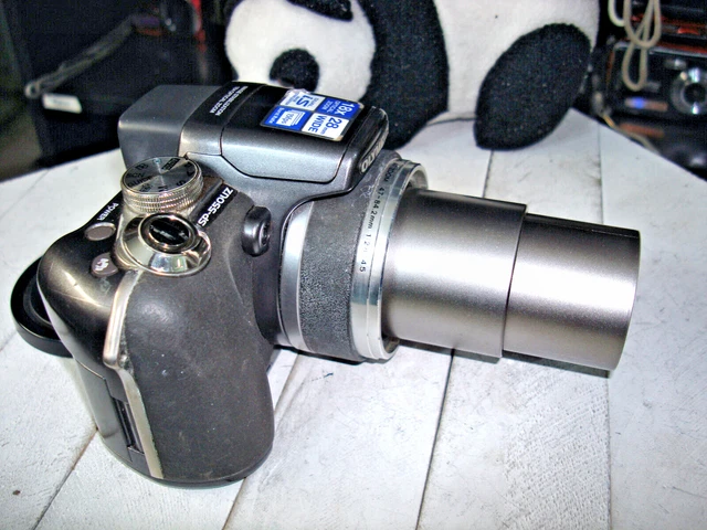 Olympus SP-550UZ 7,1 MP negra con estuche Extreme Gear, baterías, tarjeta de memoria y más