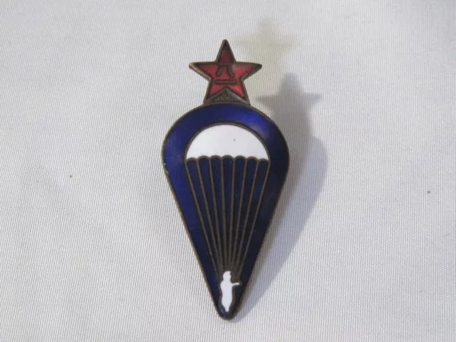 Chinese people's Liberation Army . air force paratrooper badge Pin .1950s Enamel