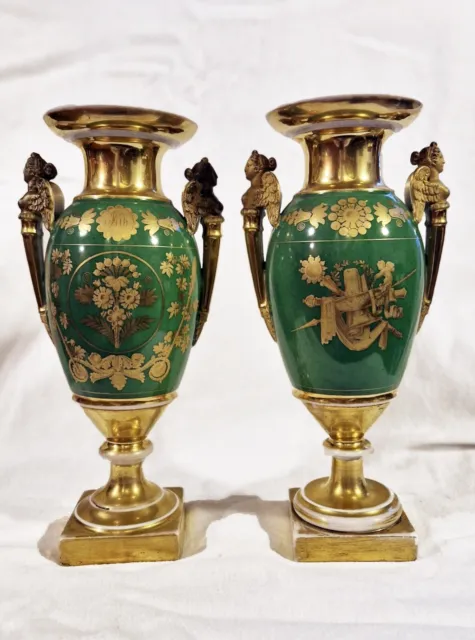 Paire de Vases « de mariés » en porcelaine de Paris de style Empire, XIXème