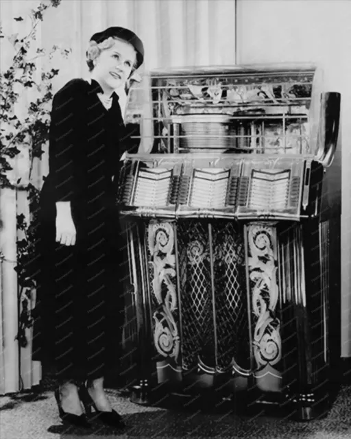 Wurlitzer Jukebox Model 1250 8" - 10" B&W Photo Reprint