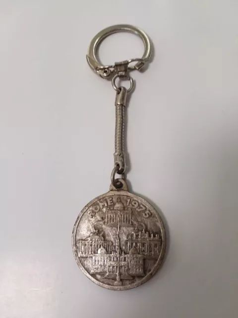 Souvenir Collectible Key Chain St Peters Basilica Vatican Rome Silver Coin Medal