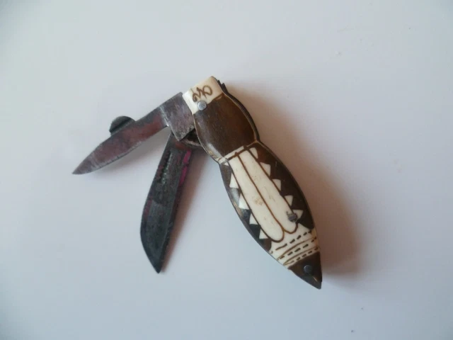 ANCIEN PETIT COUTEAU en forme de cigale en l'état 4,5 cm EUR 64,00 ...