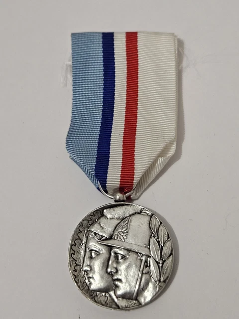 Médaille d'Honneur des Actes de Courage et Dévouement classe bronze