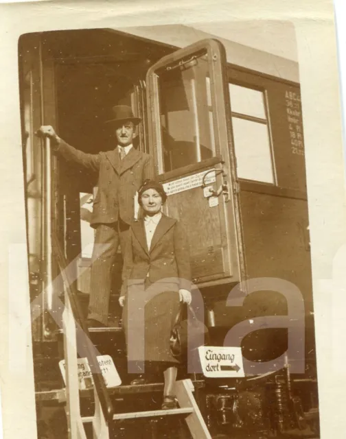 altes Foto Abschied am an der Eisenbahn, Berlin 1934, 1930er, 9x6cm